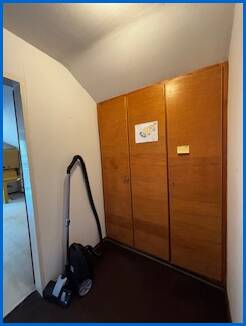 Einbauschrank Flur Dachgeschosswohnung �hningen / Schienen
