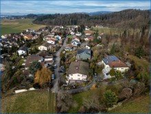 Haus v. oben BEZUGSFREIE 3,5-Zi.-ETW in Hegne m. Blick auf Untersee u. Reichenau, 2 x Terrassen, 2 x B�der!