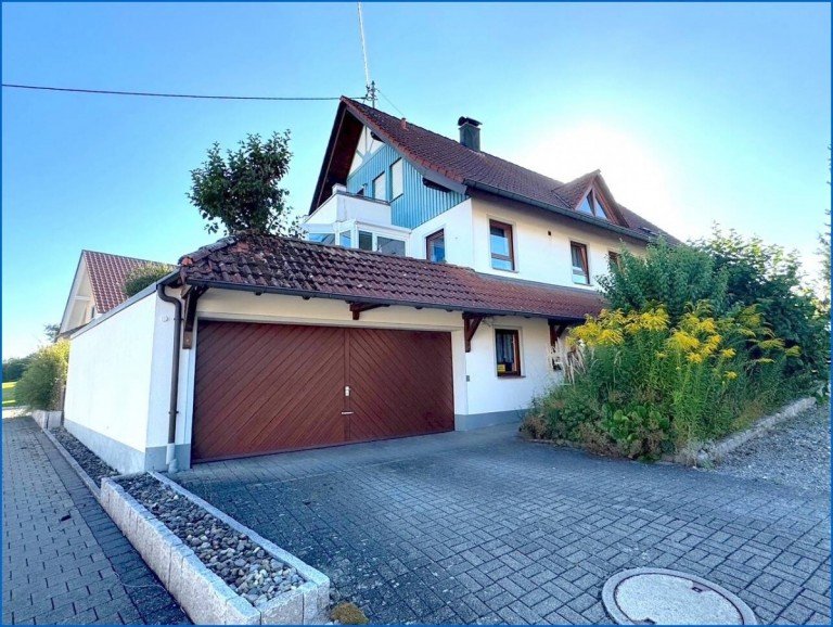 TITEL Pfullendorf / Aach-Linz Zweifamilienhaus Attraktives Generationshaus (2 FH), zwei gro�en Garagen und sch�ner Fernsicht, in ruhiger Ortsrandlage!