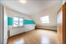 Zimmer Tolles 2-Fam-Haus mit gro�z�gigem Grundst�ck, Doppel-Garage, W�rmepumpe und Solar!
Ideale und ruhige Lage!