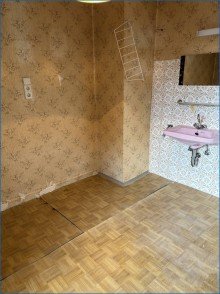 Schlafzimmer 3 Schn�ppchen  /Preisanpassung -  Sanierungsbed�rftiges   1-Familienhaus in Rohrdorf - Gelegenheit