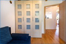 Zimmer2 OG Attraktive 4,5 Zi. DG-Maisonette-Wohnung, mit 2 x TG/Platz u. gro�em Balkon, in Top-Zustand!