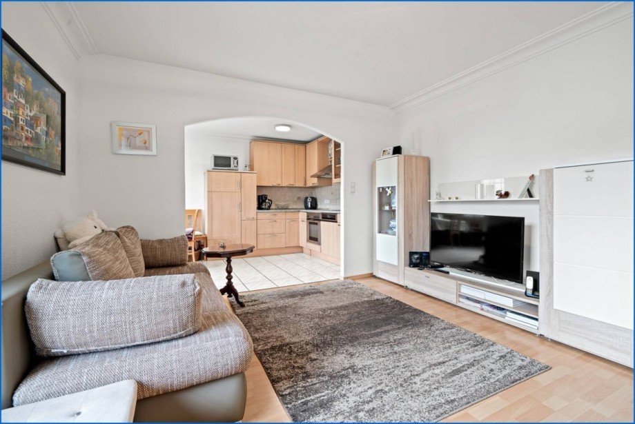 Wohnzimmer mit Blick zur K�che EG Zweifamilienhaus Konstanz / F�rstenberg