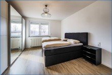 Schlafzimmer Nenzingen: Gro�z.u. attrakt. Einfamilienhaus m. gro�em Grundst�ck (1480 qm), inkl. Baugrundst�ck!