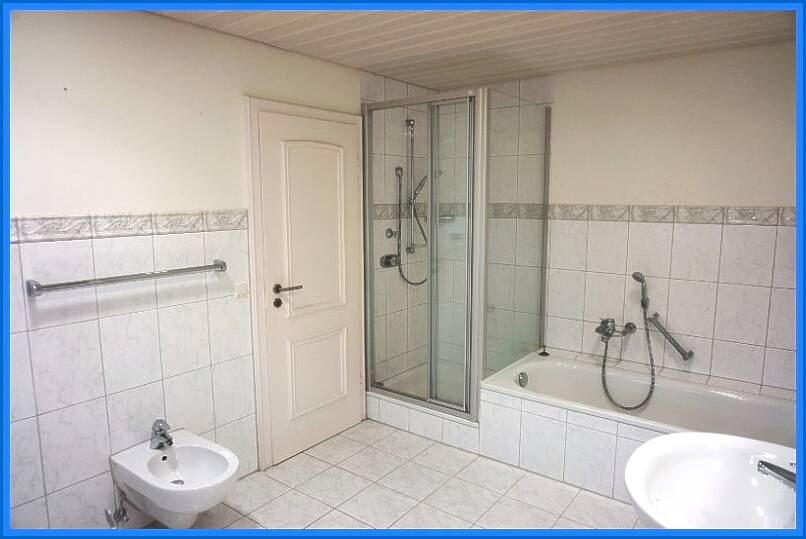 Bad, Wanne und Dusche Erdgeschosswohnung Stockach