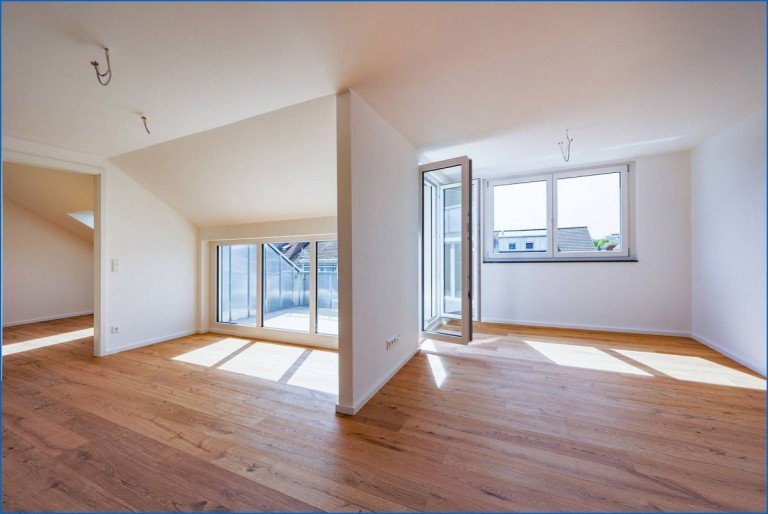 Wohnzimmer Radolfzell am Bodensee Etagenwohnung Attraktive 3 Zimmer Dachgeschoss Wohnung mit Terrasse in Radolfzell - bezugsfrei KFW 55 !