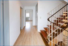 Flur mit Treppe Hilzingen-Familienfreundliche, gro�z�gige DHH mit Garage, in ruhiger Lage; BEZUGSFREI !