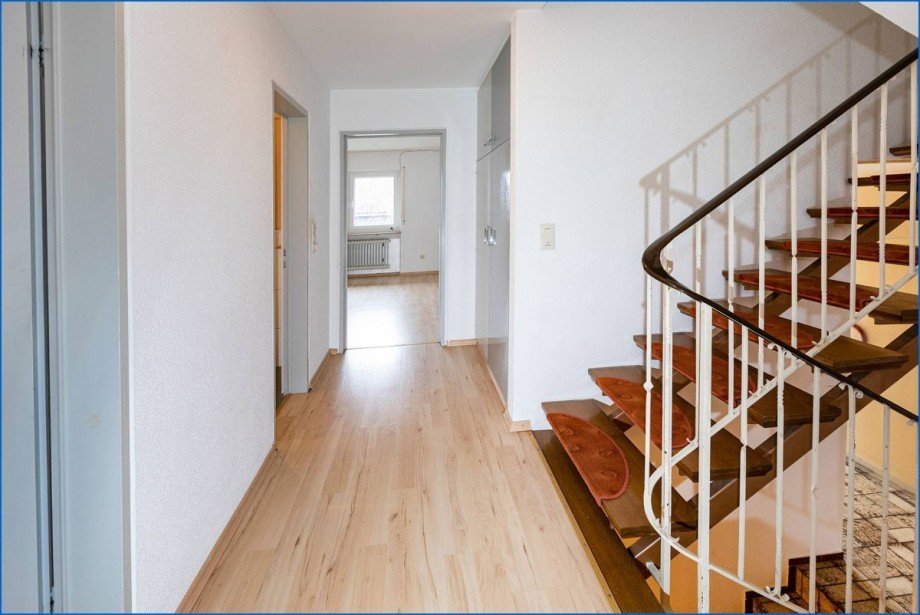 Flur mit Treppe Doppelhaush�lfte Hilzingen
