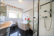 Bad Perfekt f�r Familien, Winkel-Bungalow in sch�ner ruhiger Lage von KN-F�rstenberg mit Garage.