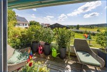 EG_Balkon mit Ausblick Attraktives Dreifamilienhaus mit zwei Doppelgaragen und umfassender Modernisierung als Renditeobjekt