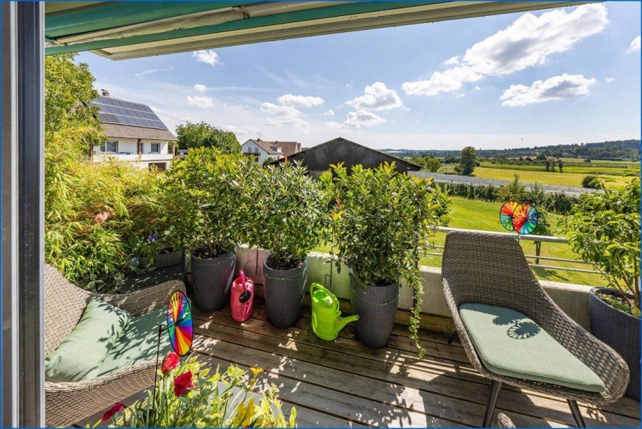 EG_Balkon mit Ausblick Mehrfamilienhaus Frickingen-Altheim