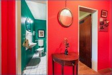 Blick ins WC und Abstellraum Exklusive 3-Zimmer-Wohnung mit Seesicht und Garage, Haus top saniert - frei!