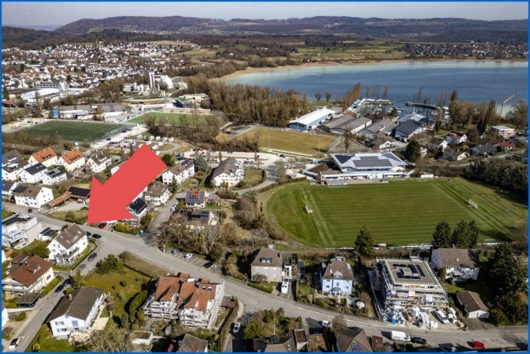 Luftaufnahme DG Ferienwohnung Radolfzell am Bodensee Dachgeschosswohnung Bezugsfreie, genehmigte Ferienwohnung Halbinsel Mettnau, Radolfzell am Bodensee mit Stellplatz