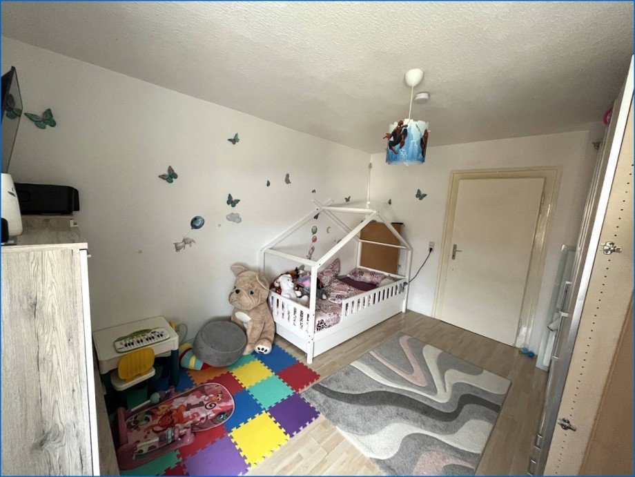1. OG links Kinderzimmer Mehrfamilienhaus Tengen / Watterdingen