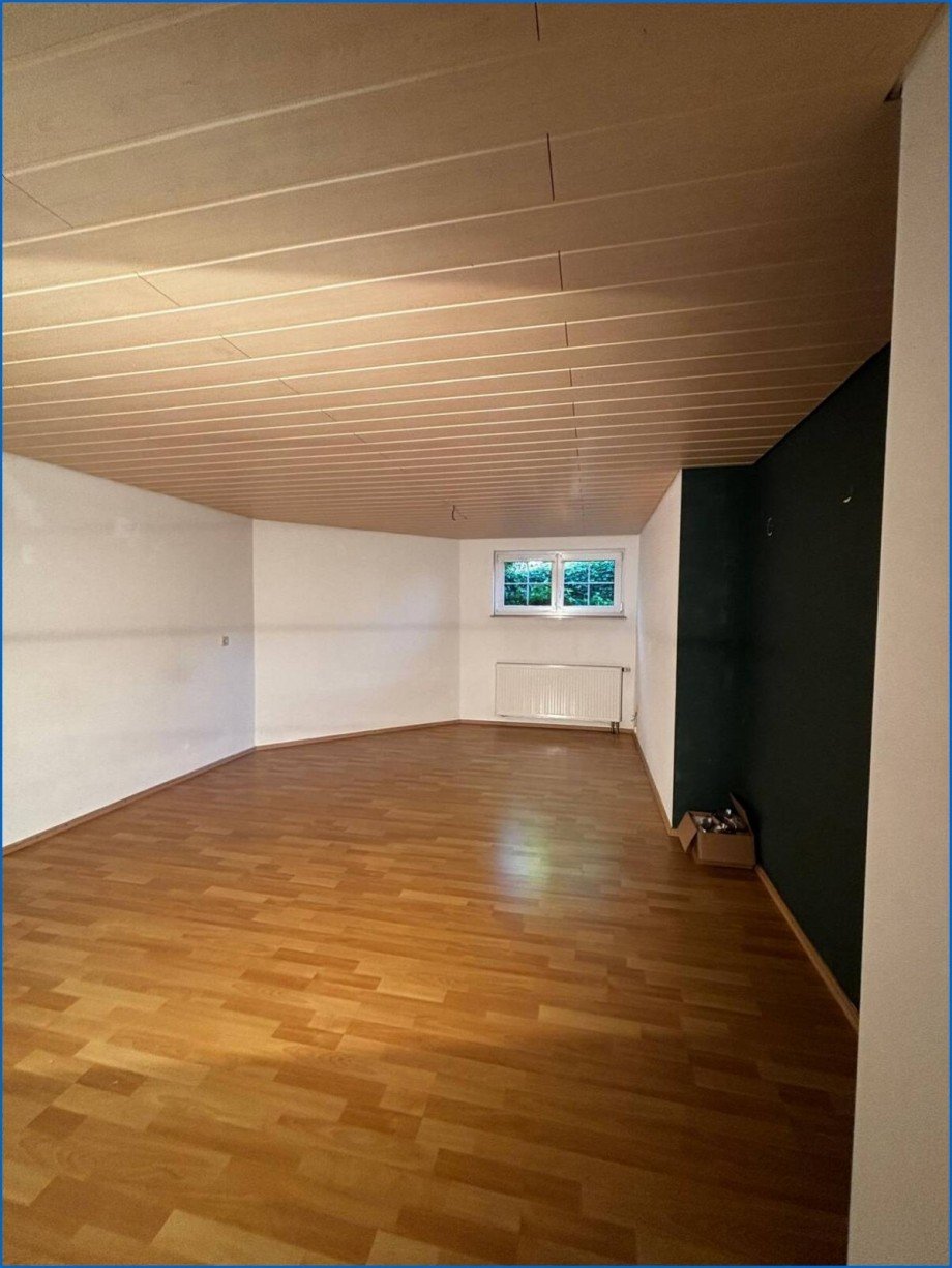 Gro�er Hobbyraum mit Fenster und Heizung Einfamilienhaus Eigeltingen