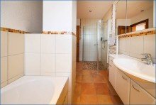 Bad 2 Stilvolles, gro�z�giges EFH mit 2 Garagen in idealer, zentraler Lage von Gailingen!