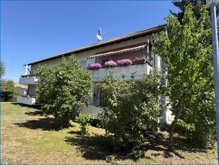 Titelbild Engen Etagenwohnung Familienfreundliche 4 Zi.-Wohnung im 1.OG mit Balkon in sch�ner und ruhiger Ortsrandlage!