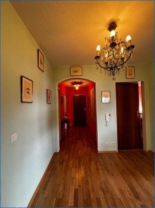 Gro�er Flur Blick Richtung Ausgang Exklusive 3-Zimmer-Wohnung mit Seesicht in sch�ner gepflegter Wohnanlage, Haus top saniert - frei!