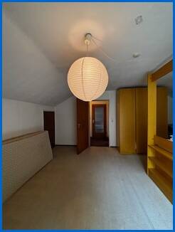 Schlafzimmer Dachgeschosswohnung �hningen / Schienen