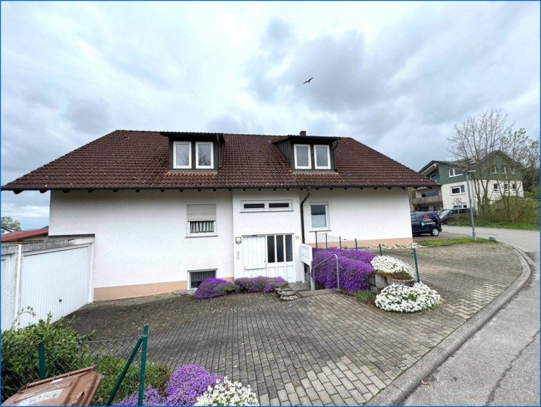 Titelbild Stockach / Wahlwies Erdgeschosswohnung Stockach-Wahlwies: attraktive 3,5 Zi. EG-Whg. mit gro�em Garten, Garage und Stellplatz, in ruhiger Lage!