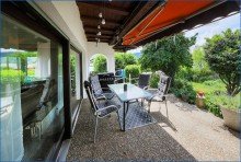 Terasse Sch�ner Bungalow mit ELW auf gro�em Grundst�ck, moderne W�rmepumpe und bereits energetisch ged�mmt .