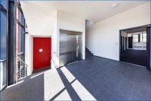 1. OG Zugang mit Treppen und Aufzug B�ro - Praxis - Workspace - Schulung - Produktion - Lager    / 
    EG und 1. OG