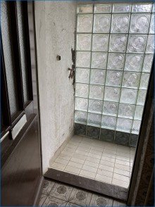 Vorraum zum Garten Schn�ppchen  /Preisanpassung -  Sanierungsbed�rftiges   1-Familienhaus in Rohrdorf - Gelegenheit
