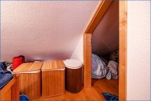 Kniestock DG Attraktive 4,5 Zi. DG-Maisonette-Wohnung, mit 2 x TG/Platz u. gro�em Balkon, in Top-Zustand!