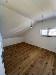 Schlafzimmer Attraktive 2 Zimmer Dachgeschoss Wohnung mit Terrasse in Radolfzell - bezugsfrei KFW 55 !