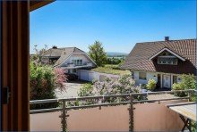 Blick Balkon OG Radolfzell-Weinburg
Attraktive, gro�z�gige DHH mit Seesicht und ELW, in ruhiger,  bevorzugter Lage!