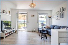 GG-Wohnzimmer Zugang Terrasse Attraktives Dreifamilienhaus mit zwei Doppelgaragen und umfassender Modernisierung als Renditeobjekt