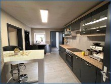 K�che mit neue EBK Bezugsfreies und saniertes Einfamilienhaus mit gro�er Scheune und idyllischem Grundst�ck !