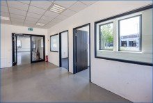 EG_Arbeitsraum mit Blick auf B�ros und Flur B�ro - Praxis - Workspace - Schulung - Produktion - Lager    / 
    EG und 1. OG
