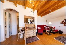 Wohnen2 Attraktive 4,5 Zi. DG-Maisonette-Wohnung, mit 2 x TG/Platz u. gro�em Balkon, in Top-Zustand!