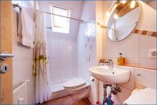 Bad OG Attraktive 4,5 Zi. DG-Maisonette-Wohnung, mit 2 x TG/Platz u. gro�em Balkon, in Top-Zustand!