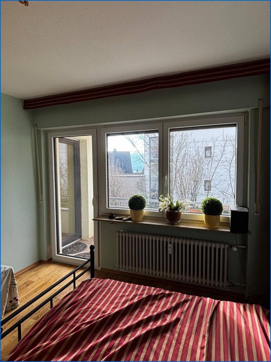Schlafzimmer mit Balkon Erdgeschosswohnung Meersburg