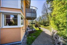 Weg Attraktive 4,5 Zi. DG-Maisonette-Wohnung, mit 2 x TG/Platz u. gro�em Balkon, in Top-Zustand!