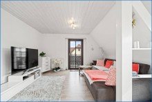 Wohnzimme mit Blick zum Balkon 1.OG Modernes Zweifamilienhaus plus Gewerbeeinheit insgesamt ca. 243m� und gro�z�gigen Freifl�chen
