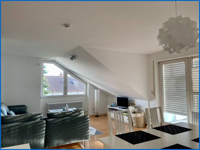 Wohnbereich Dachgeschosswohnung Stei�lingen