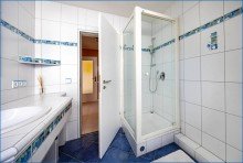 Bad EG Blick Radolfzell-ALTBOHL: gro�z�giges, gepflegtes Haus m. sch�nem Grundst�ck u. Garage/Stellpl./Bezugsfrei