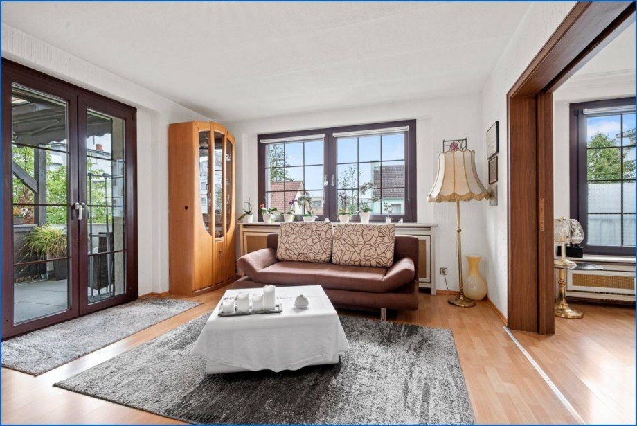 Wohnzimmer mit Blick zur Terasse EG Zweifamilienhaus Konstanz / F�rstenberg