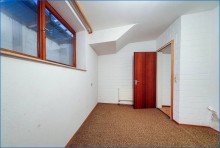 Kinderzimmer UG Bezugsfreies, gro�z�giges Wohnhaus in ruhiger Waldrandlage von Singen mit Doppelgarage.