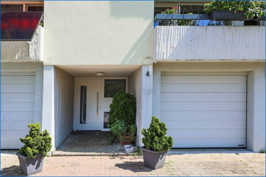 Hauseingang, Garage Nr. 5 Dachgeschosswohnung Gaienhofen-Gundholzen