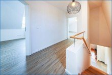 Treppe DG Nenzingen: Gro�z.u. attrakt. Einfamilienhaus m. gro�em Grundst�ck (1480 qm), inkl. Baugrundst�ck!
