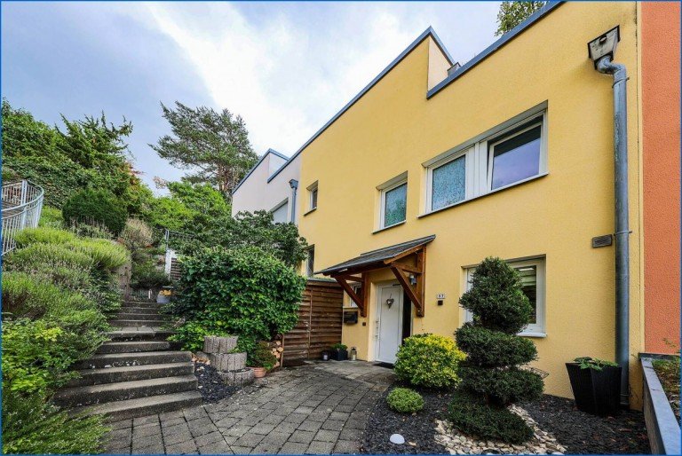 Ansicht 1 Rielasingen-Worblingen / Worblingen Reihenmittelhaus Attraktives,modernes Reihenhaus in idealer und familienfreundlcher Lage, mit 2 Einzel-Garagen!
