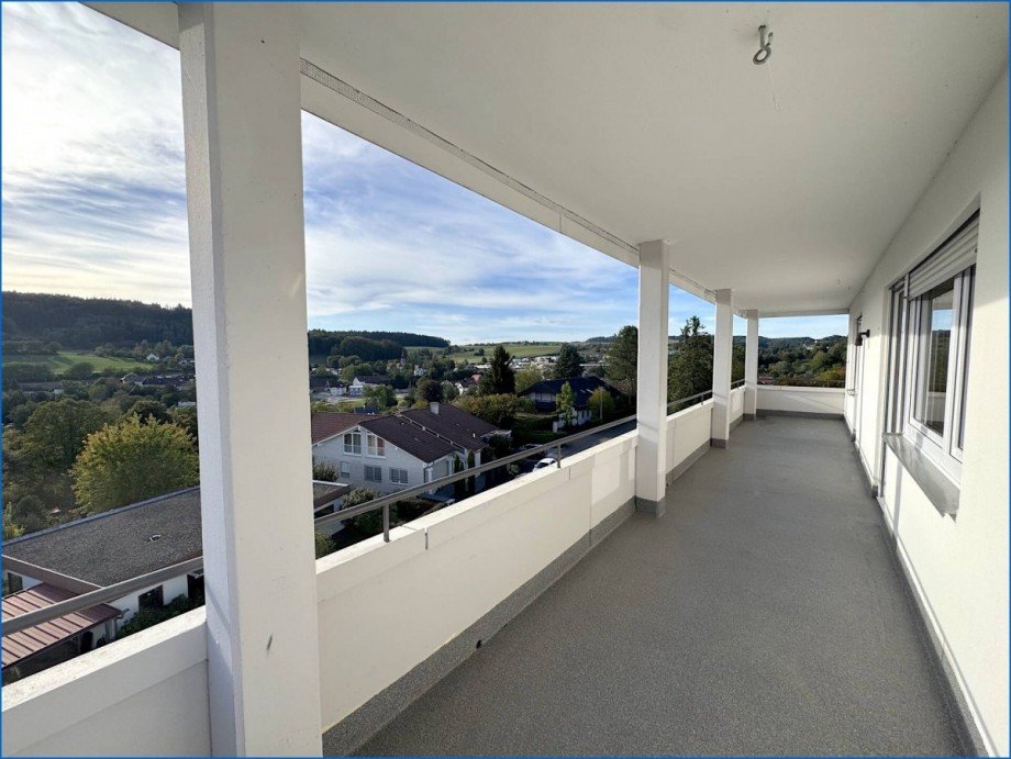 sonniger Balkon Dachgeschosswohnung Stockach