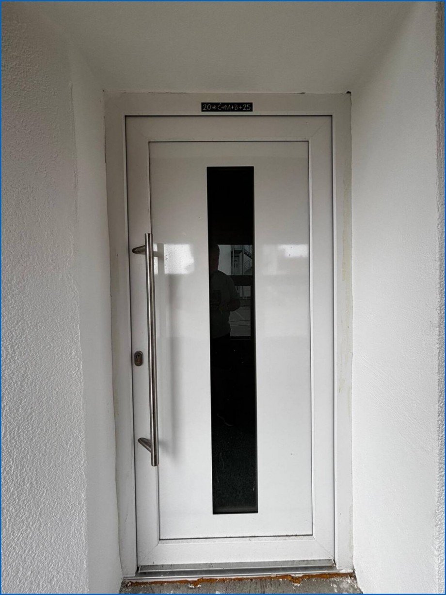 Haust�r Eingang Etagenwohnung M�hlingen / Zoznegg