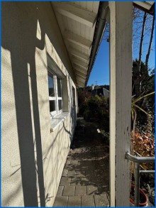 Haus seitlich links Neuer Preis - Sch�nes Architektenhaus mit gro�em Garten in l�ndlichem Idyll - sofort beziehbar!