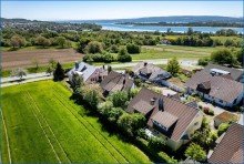 Luftbild Radolfzell-Weinburg
Attraktive, gro�z�gige DHH mit Seesicht und ELW, in ruhiger,  bevorzugter Lage!