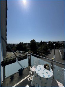 DG Blick Balkon Radolfzell-gepflegtes Reihen-Eckhaus mit 3 Wohnungen und 4 Garagen - Renoviert, gute Rendite!